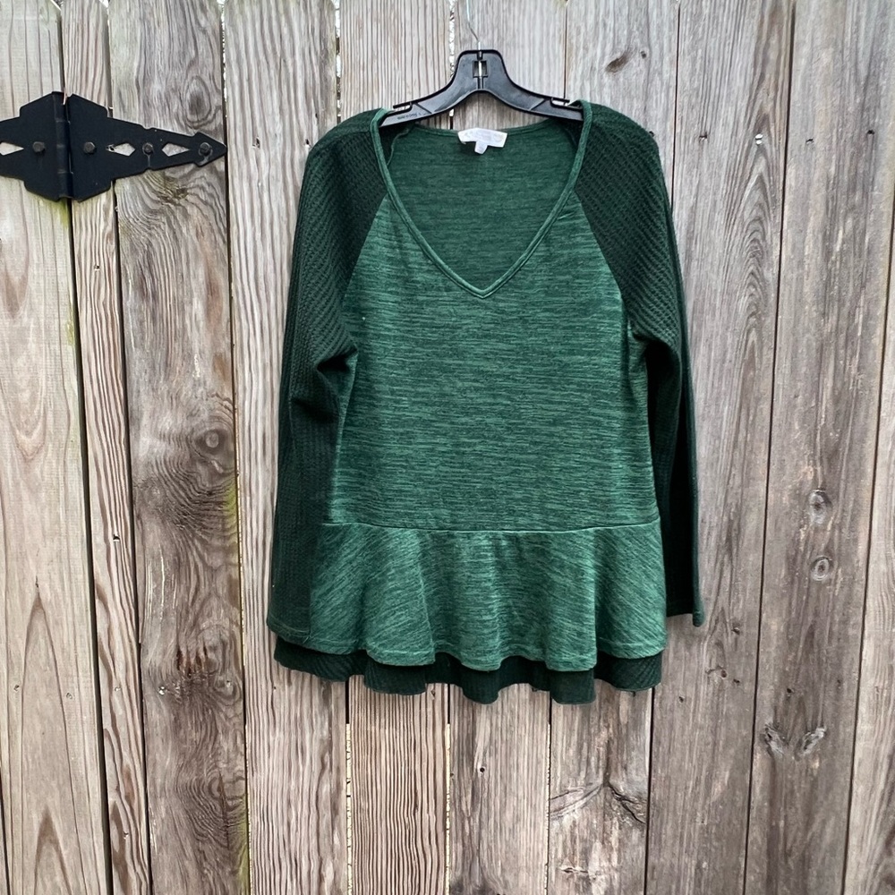 SUZANNE BETRO WEEKEND Green Ruffle Hem Top Women’s Medium